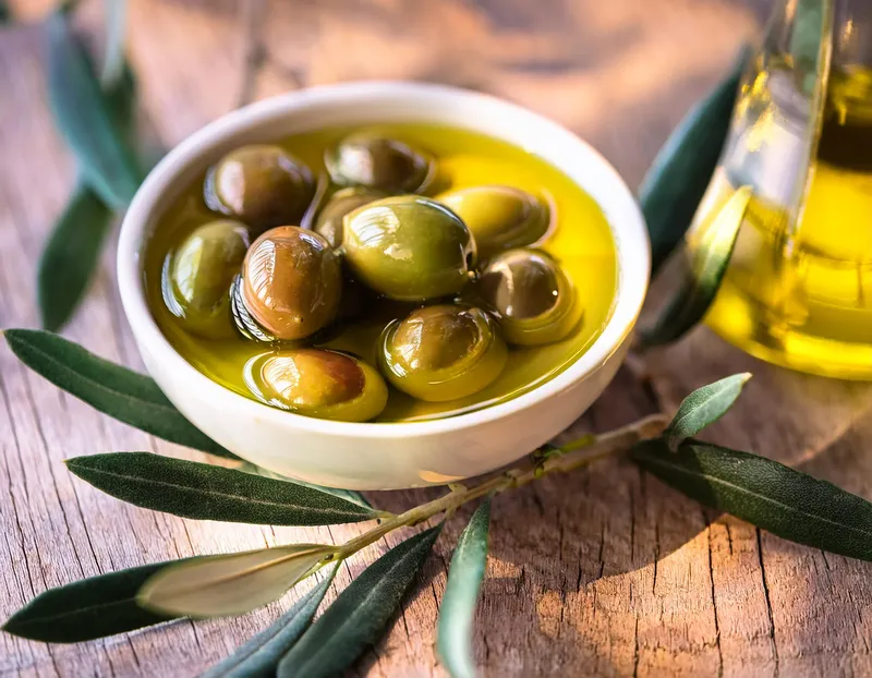 Mediterranean Olive (olive oil, olive leaf extract, vitamin E)